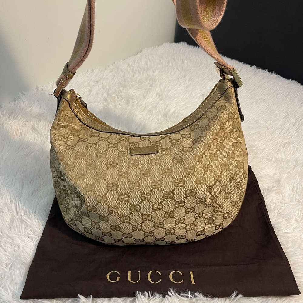 Gucci Beige Monogram Hobo Bag - Picture 2 of 12
